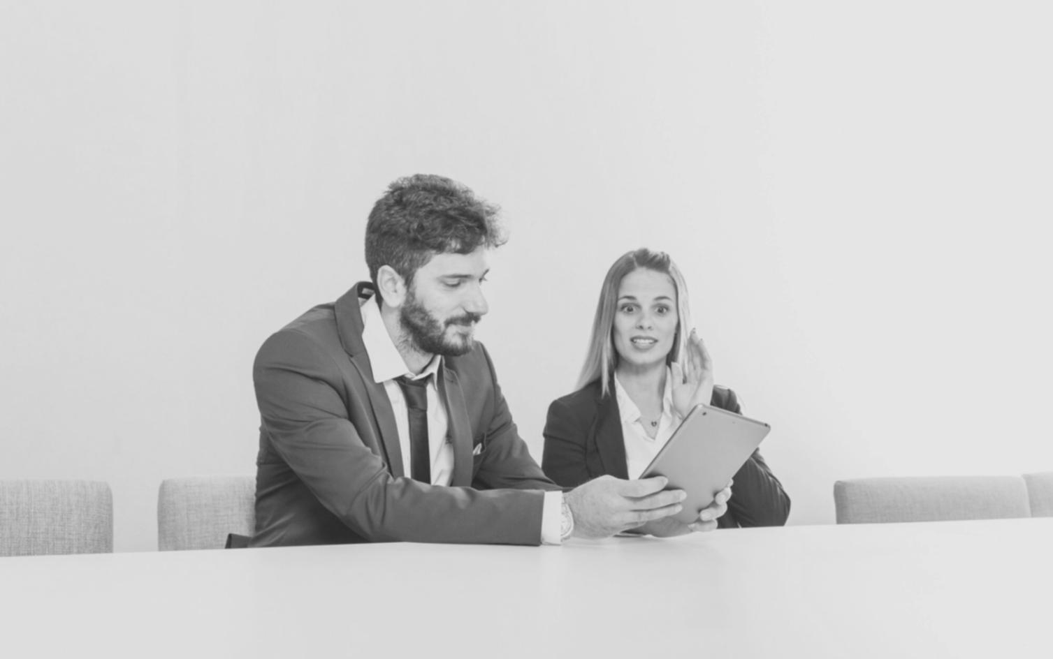 Équipe Novexilaris travaillant sur des solutions budgétaires personnalisées