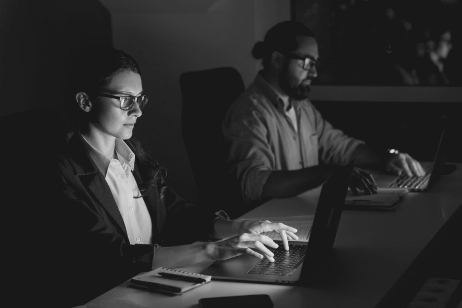 Analyse détaillée des dépenses mensuelles avec catégorisation intelligente